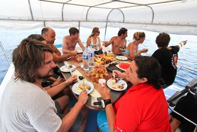 Lunch time on before diving at Surin National Park
