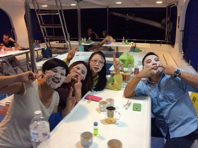 b2ap3_thumbnail_Thailand-dive-trip149-Facemassage-and-Papa-Klaus-3.jpg