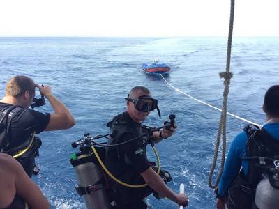 b2ap3_thumbnail_Thailand-dive-trip149-Facemassage-and-Papa-Klaus-4.jpg