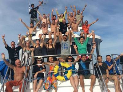 b2ap3_thumbnail_Thailand-dive-trip149-Facemassage-and-Papa-Klaus-5.jpg